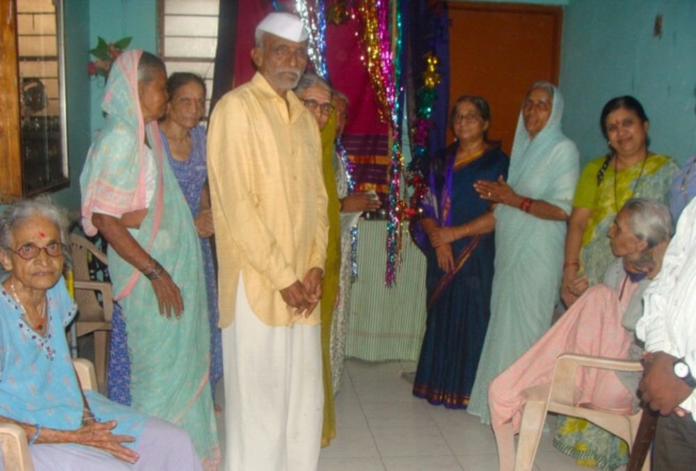 adhar-vishwastha-sanstha-solapur-old-age-home-food-donation